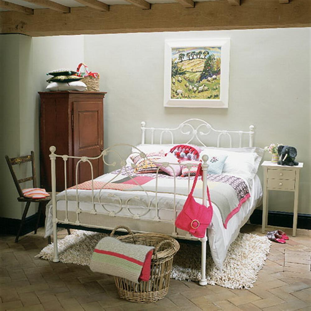 Những điều kiêng kỵ và cách hóa giải khi đặt giường ngủ  